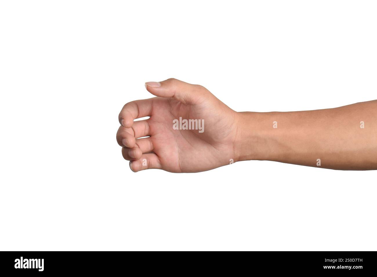 Mano maschile che tiene qualcosa come una bottiglia o una bomboletta isolata su sfondo bianco con percorso di ritaglio. Foto Stock