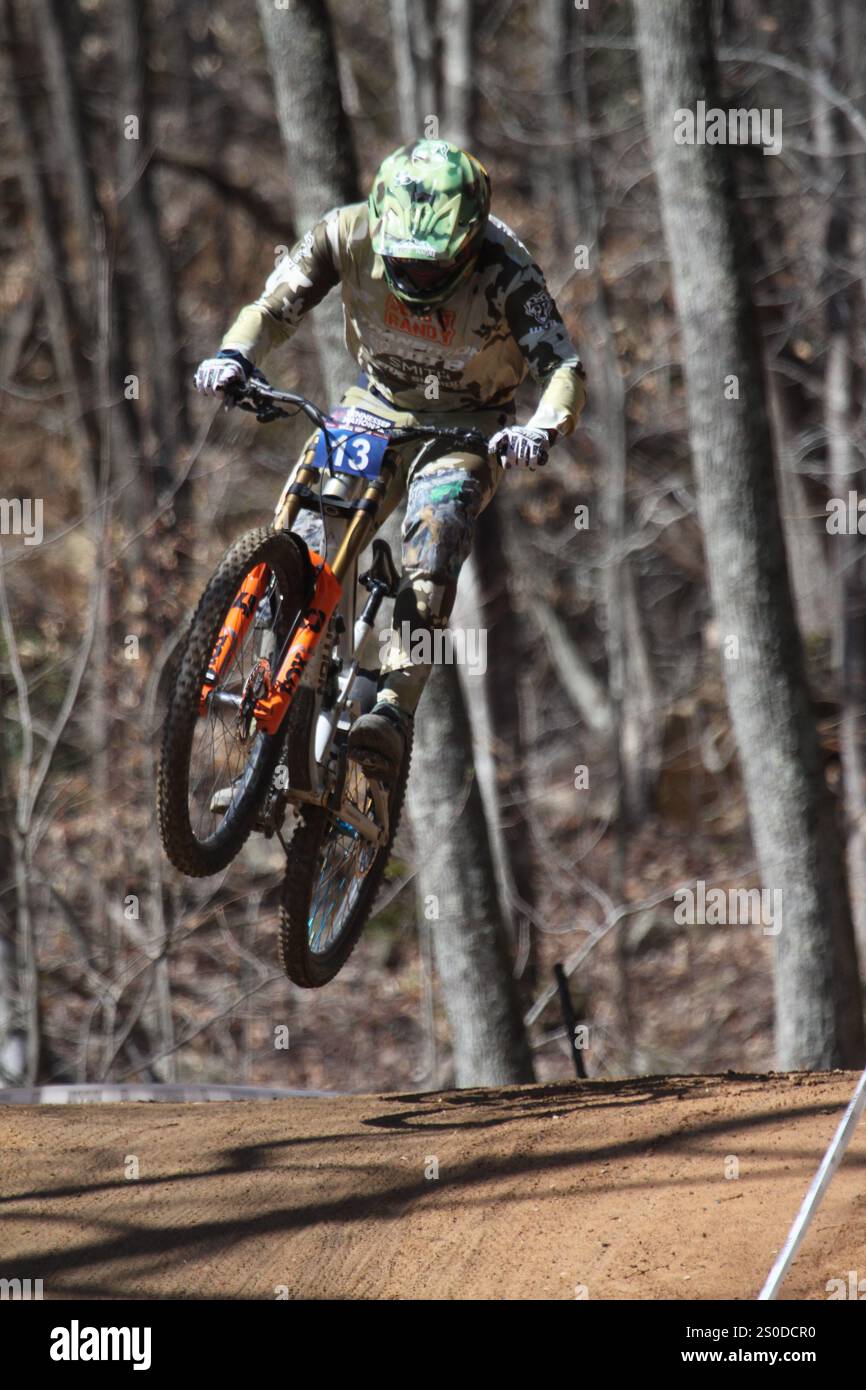Tennessee National Mountain Bike Festival 2024 Downhill Event al WindRock Bike Park di Oliver Springs, Tennessee, Stati Uniti. Foto Stock