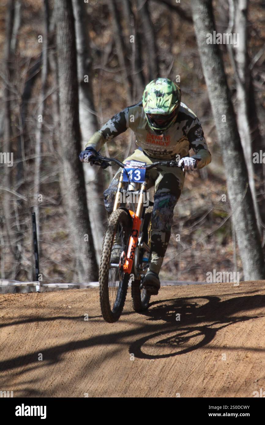 Tennessee National Mountain Bike Festival 2024 Downhill Event al WindRock Bike Park di Oliver Springs, Tennessee, Stati Uniti. Foto Stock