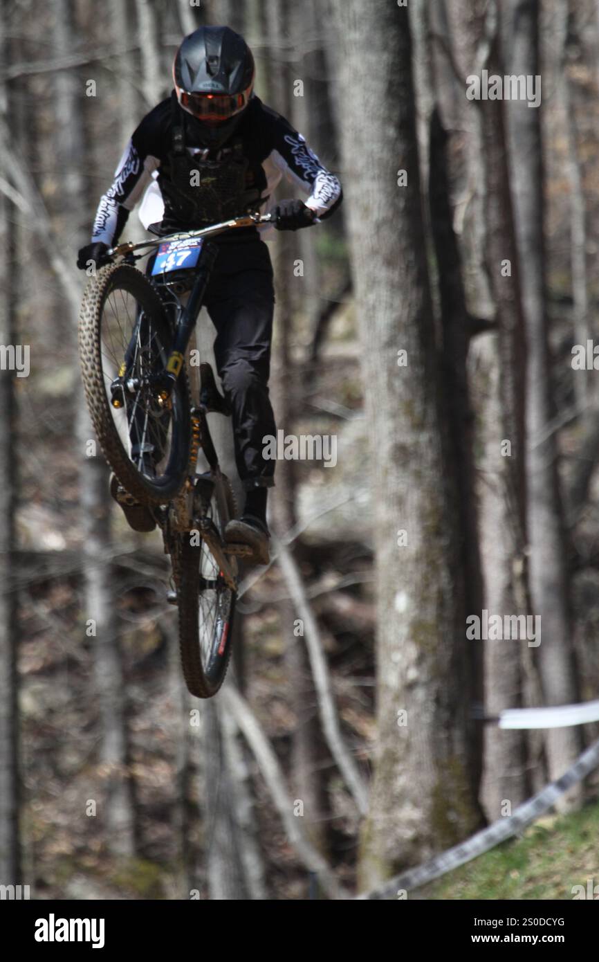 Tennessee National Mountain Bike Festival 2024 Downhill Event al WindRock Bike Park di Oliver Springs, Tennessee, Stati Uniti. Foto Stock