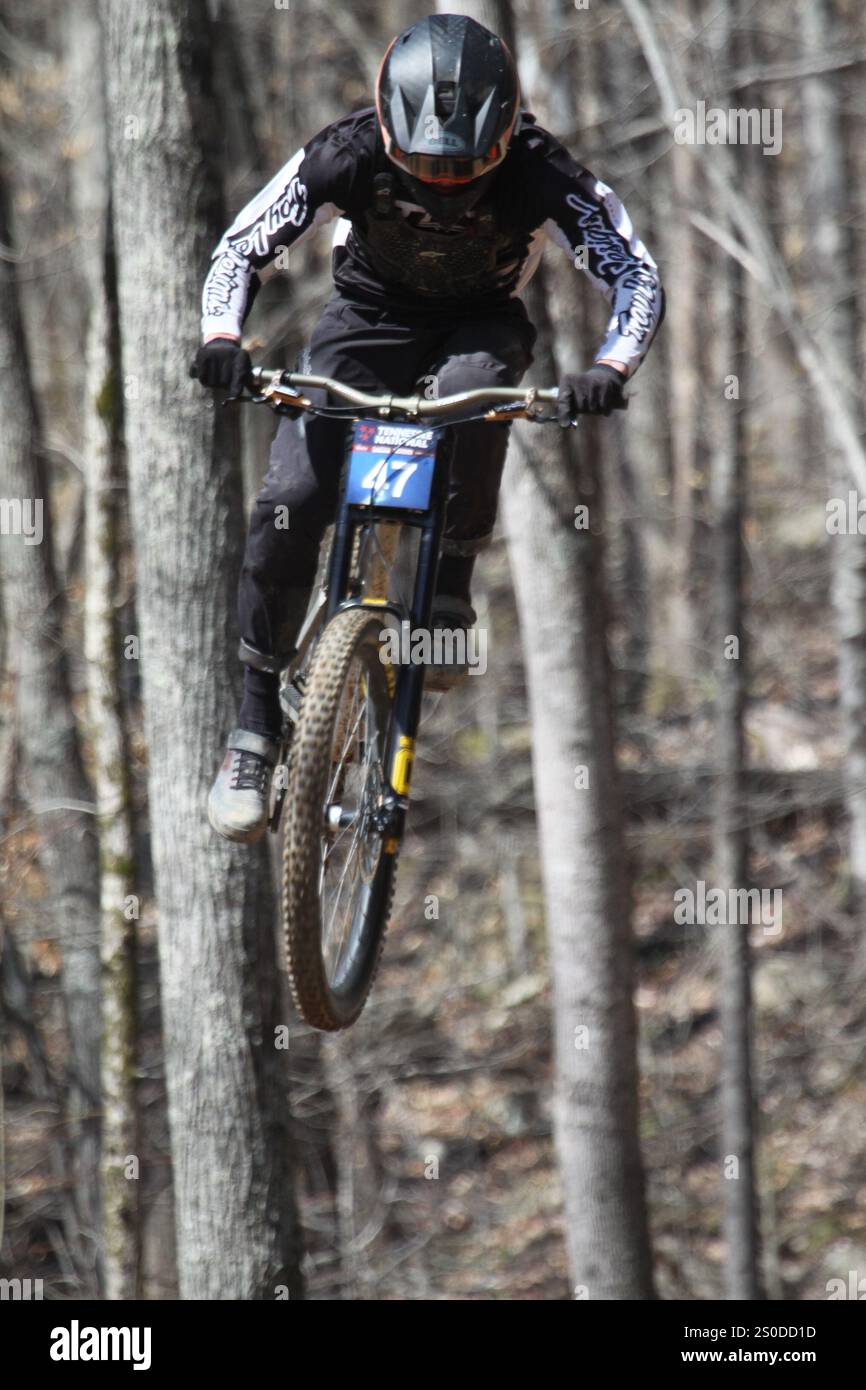 Tennessee National Mountain Bike Festival 2024 Downhill Event al WindRock Bike Park di Oliver Springs, Tennessee, Stati Uniti. Foto Stock