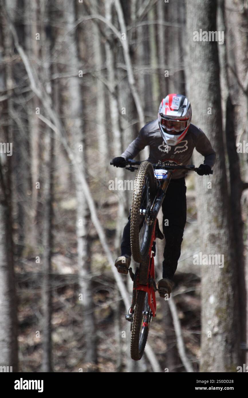 Tennessee National Mountain Bike Festival 2024 Downhill Event al WindRock Bike Park di Oliver Springs, Tennessee, Stati Uniti. Foto Stock