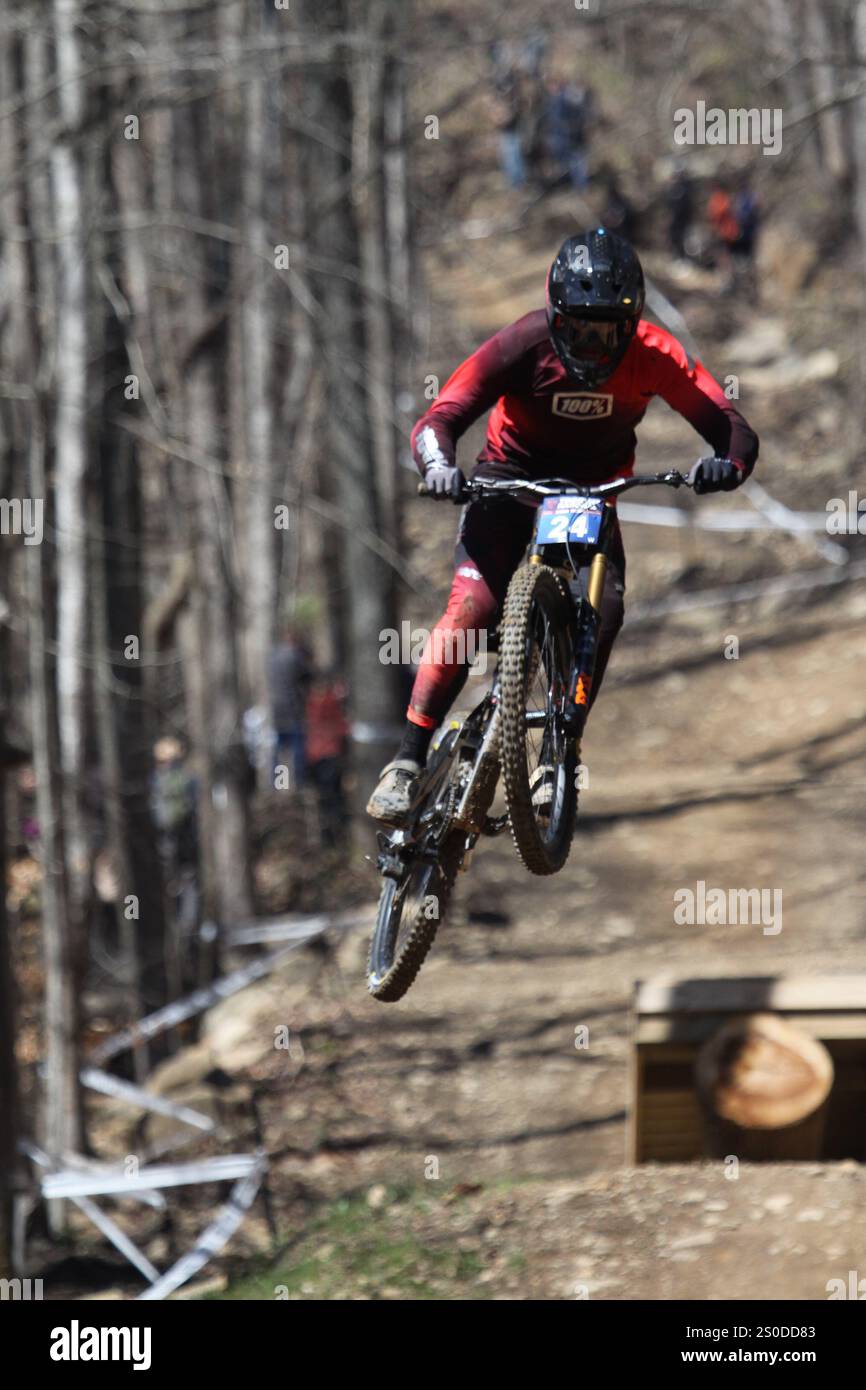 Tennessee National Mountain Bike Festival 2024 Downhill Event al WindRock Bike Park di Oliver Springs, Tennessee, Stati Uniti. Foto Stock
