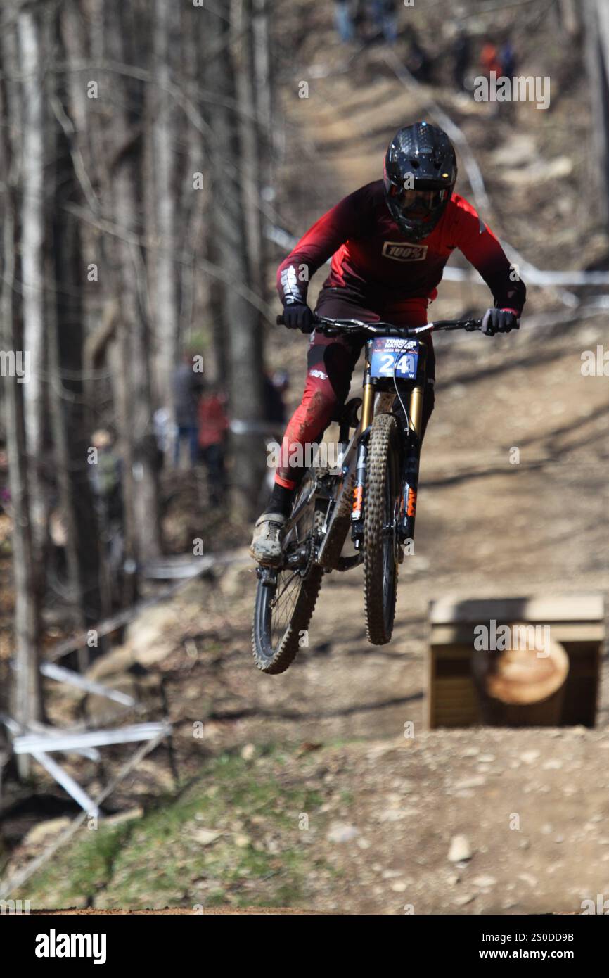 Tennessee National Mountain Bike Festival 2024 Downhill Event al WindRock Bike Park di Oliver Springs, Tennessee, Stati Uniti. Foto Stock
