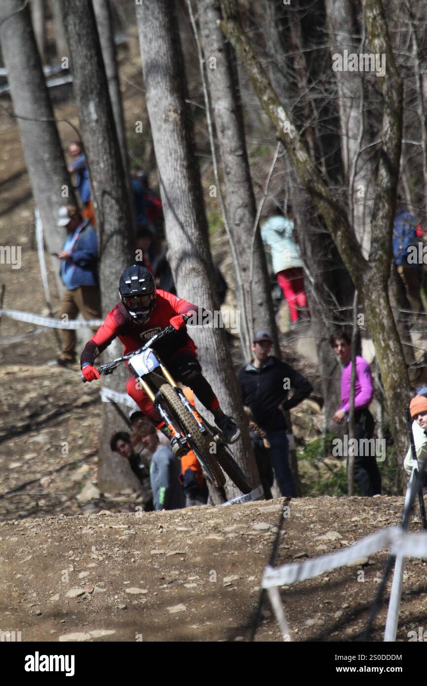 Tennessee National Mountain Bike Festival 2024 Downhill Event al WindRock Bike Park di Oliver Springs, Tennessee, Stati Uniti. Foto Stock