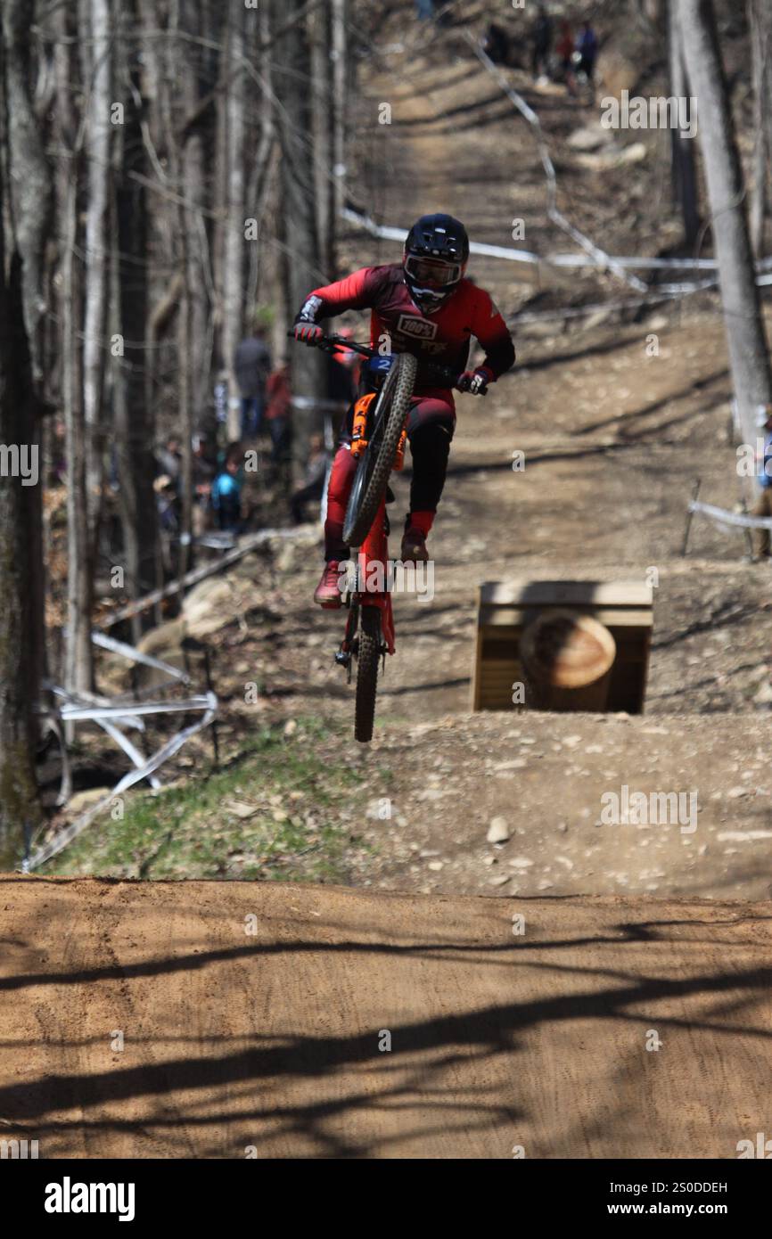 Tennessee National Mountain Bike Festival 2024 Downhill Event al WindRock Bike Park di Oliver Springs, Tennessee, Stati Uniti. Foto Stock