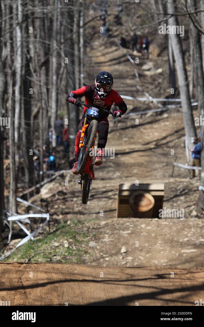 Tennessee National Mountain Bike Festival 2024 Downhill Event al WindRock Bike Park di Oliver Springs, Tennessee, Stati Uniti. Foto Stock