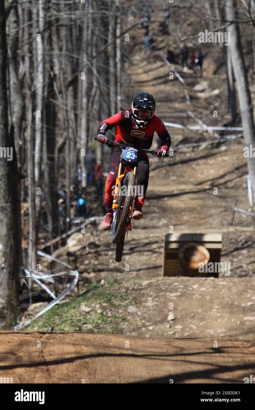 Tennessee National Mountain Bike Festival 2024 Downhill Event al WindRock Bike Park di Oliver Springs, Tennessee, Stati Uniti. Foto Stock