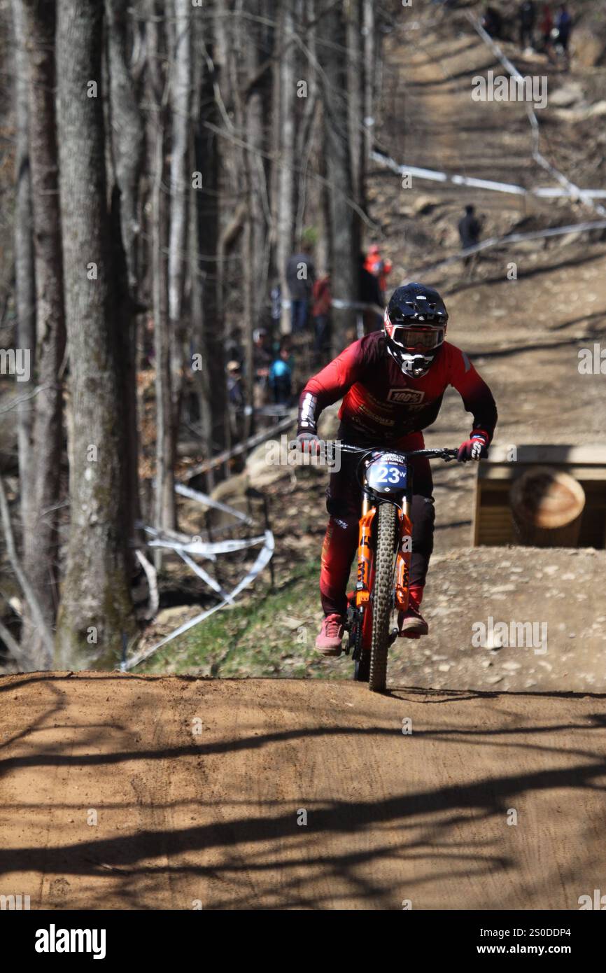 Tennessee National Mountain Bike Festival 2024 Downhill Event al WindRock Bike Park di Oliver Springs, Tennessee, Stati Uniti. Foto Stock