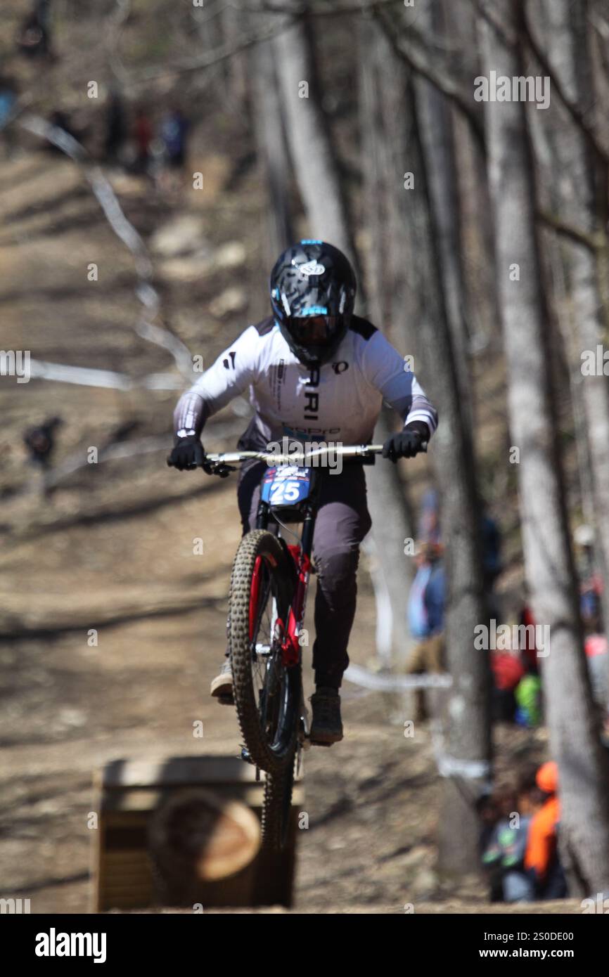 Tennessee National Mountain Bike Festival 2024 Downhill Event al WindRock Bike Park di Oliver Springs, Tennessee, Stati Uniti. Foto Stock