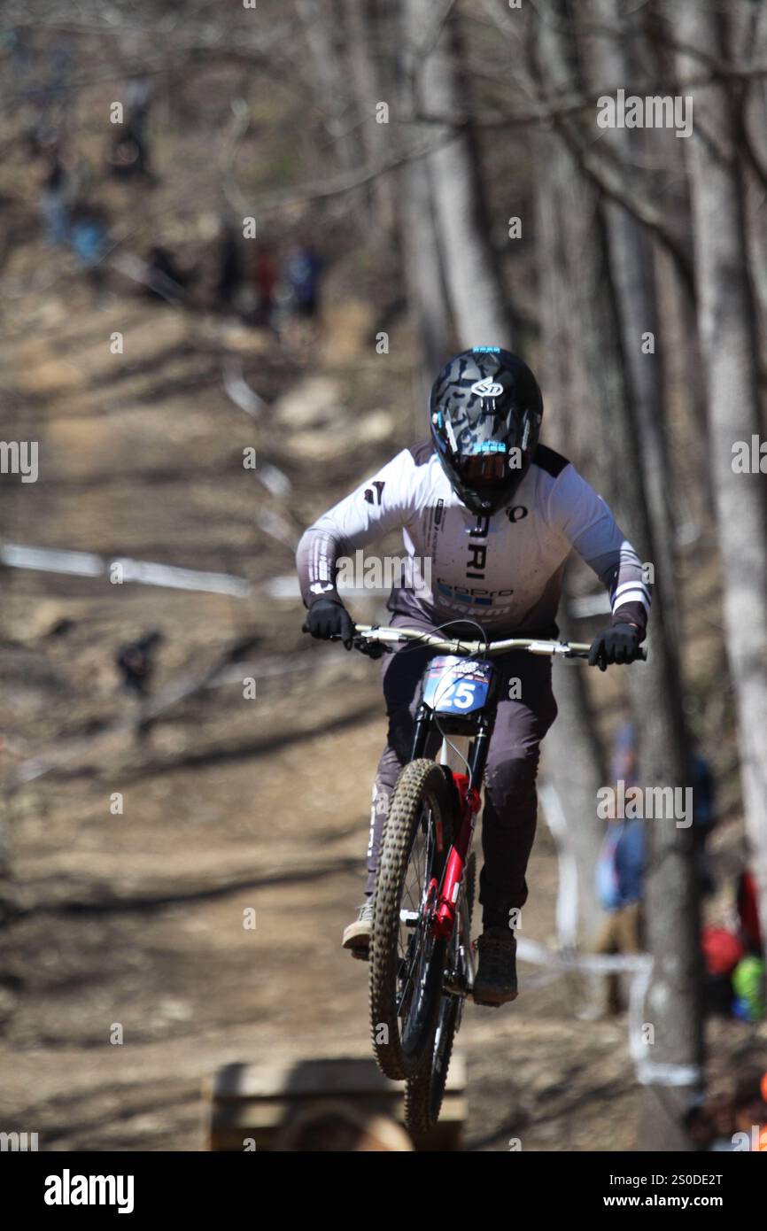 Tennessee National Mountain Bike Festival 2024 Downhill Event al WindRock Bike Park di Oliver Springs, Tennessee, Stati Uniti. Foto Stock
