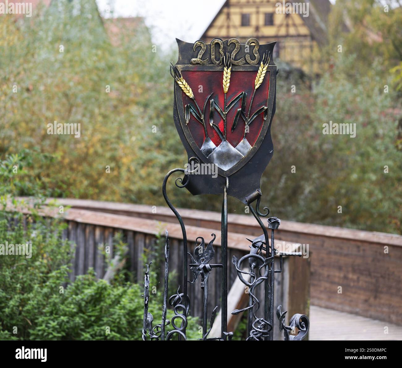 Stemma di Dinkelsbuehl in ferro battuto, Dinkelsbuehl, Baviera, Germania, Europa Foto Stock