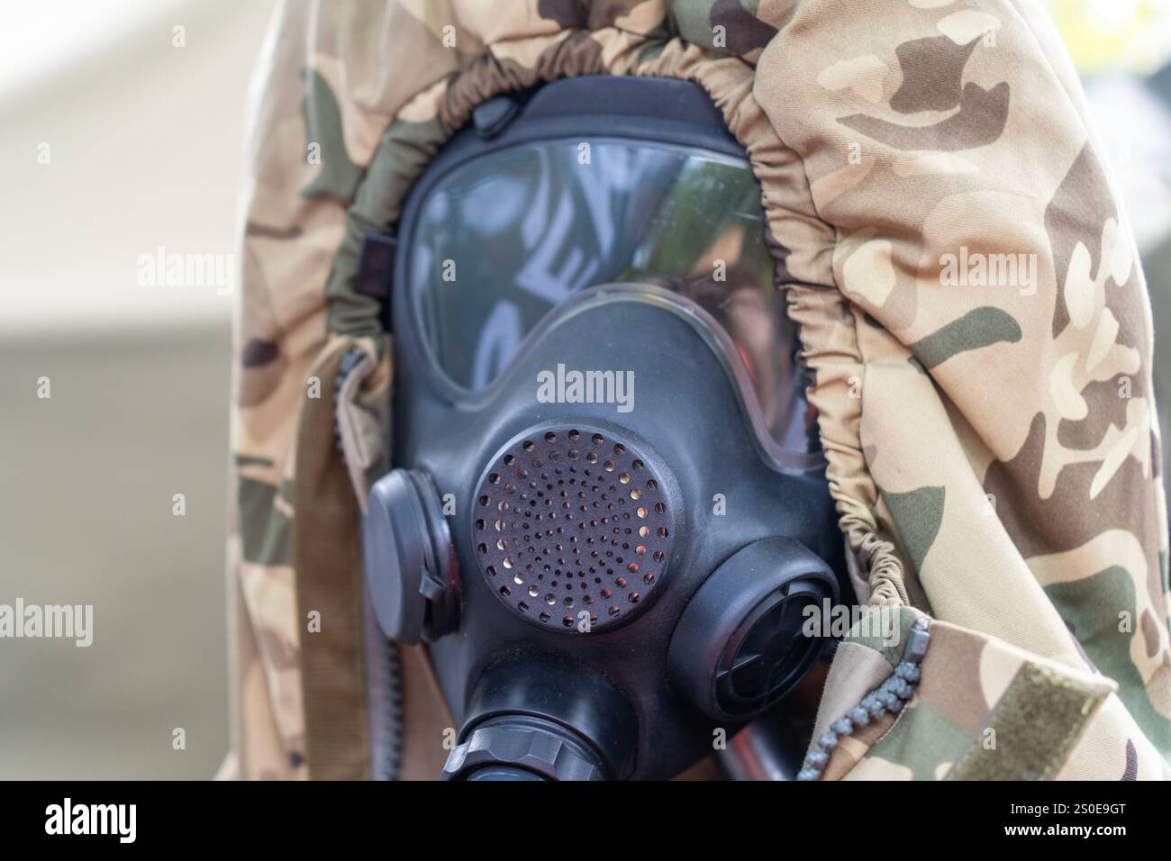 Maschera antigas militare e attrezzature di protezione chimica Foto Stock