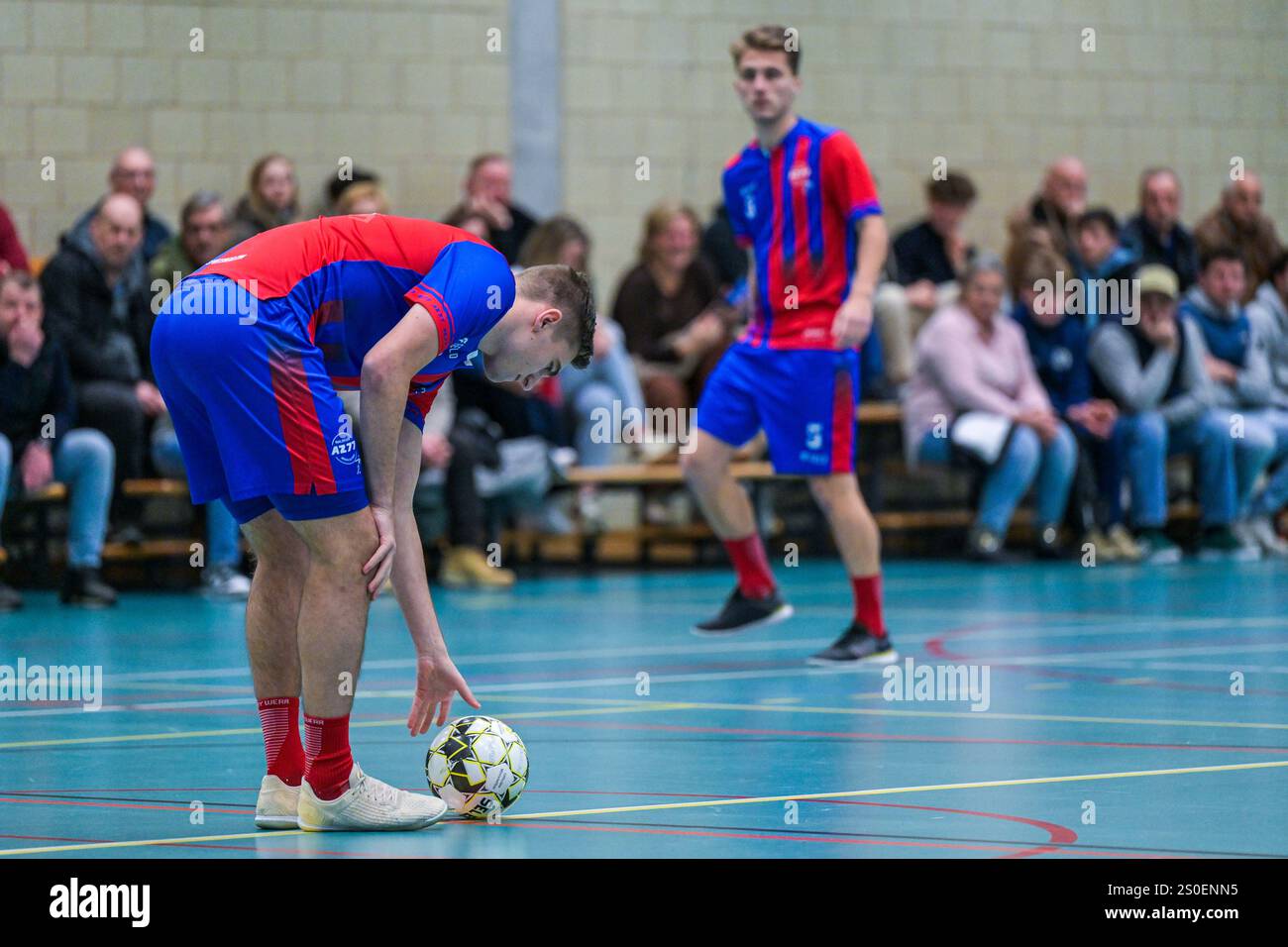 Lierde, Belgio. 27 dicembre 2024. Maldegem pronto a dare il via alla Supercup minivoetbal 2024 tra Doltcini Erwetegem e AZ77 Maldegem, venerdì 27 dicembre 2024 a Lierde, Belgio. Crediti: Sportpix/Alamy Live News Foto Stock