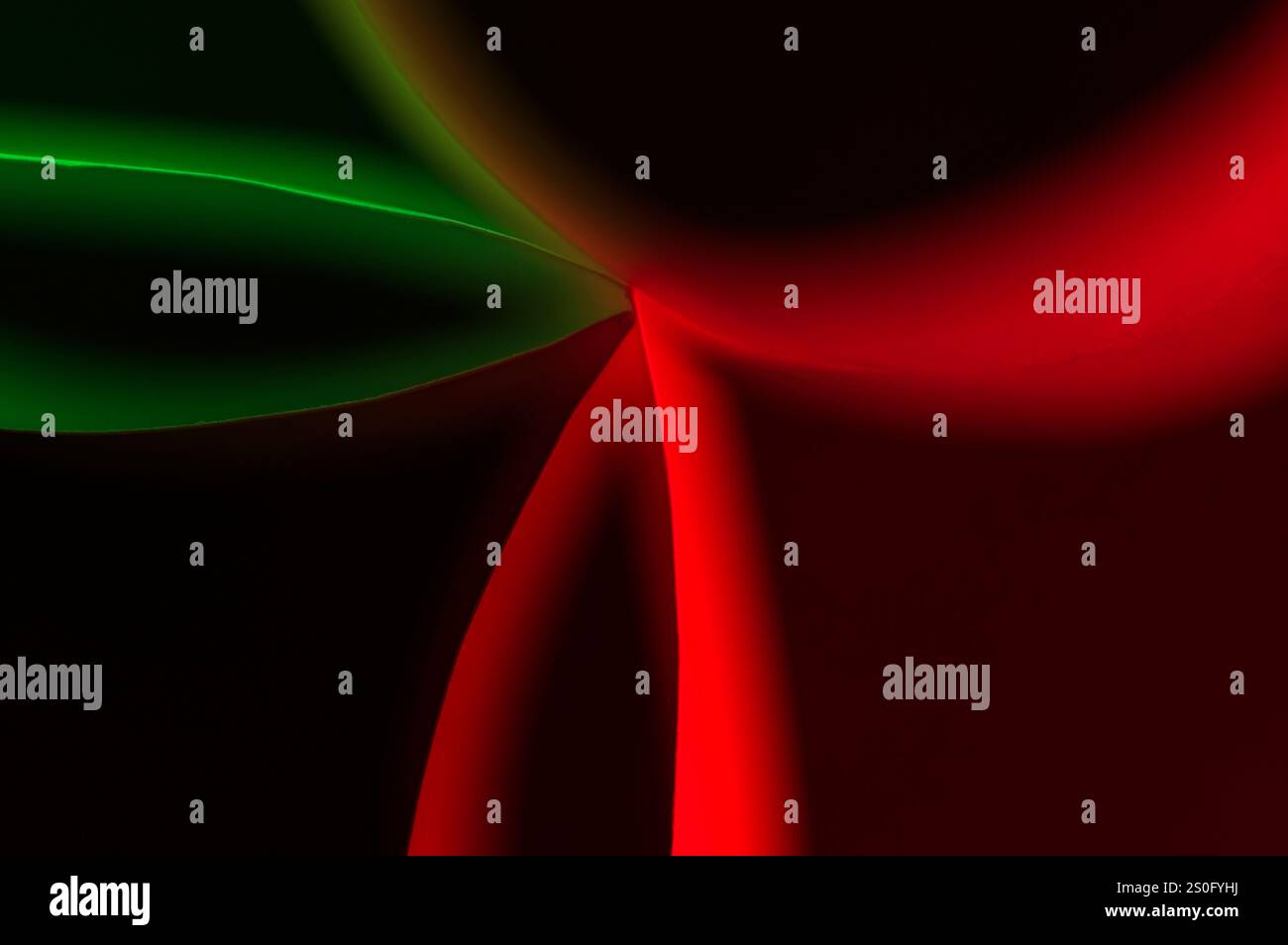 Bordi di carta con riflessi astratti di luce colorata Foto Stock