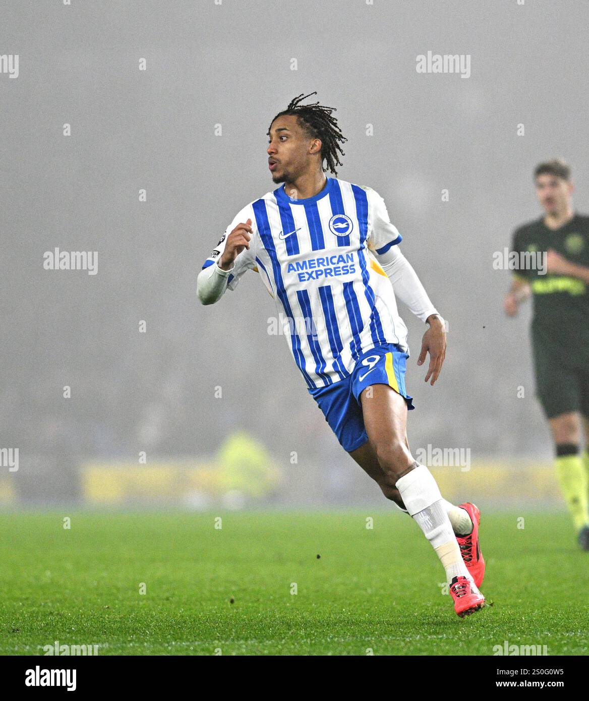 Joao Pedro di Brighton durante la partita di Premier League tra Brighton e Hove Albion e Brentford all'American Express Stadium di Brighton, Regno Unito - 27 dicembre 2024 foto Simon Dack / Telephoto Images solo uso editoriale. Niente merchandising. Per le immagini di calcio si applicano restrizioni fa e Premier League inc. Non è consentito l'utilizzo di Internet/dispositivi mobili senza licenza FAPL. Per ulteriori dettagli, contattare Football Dataco Foto Stock