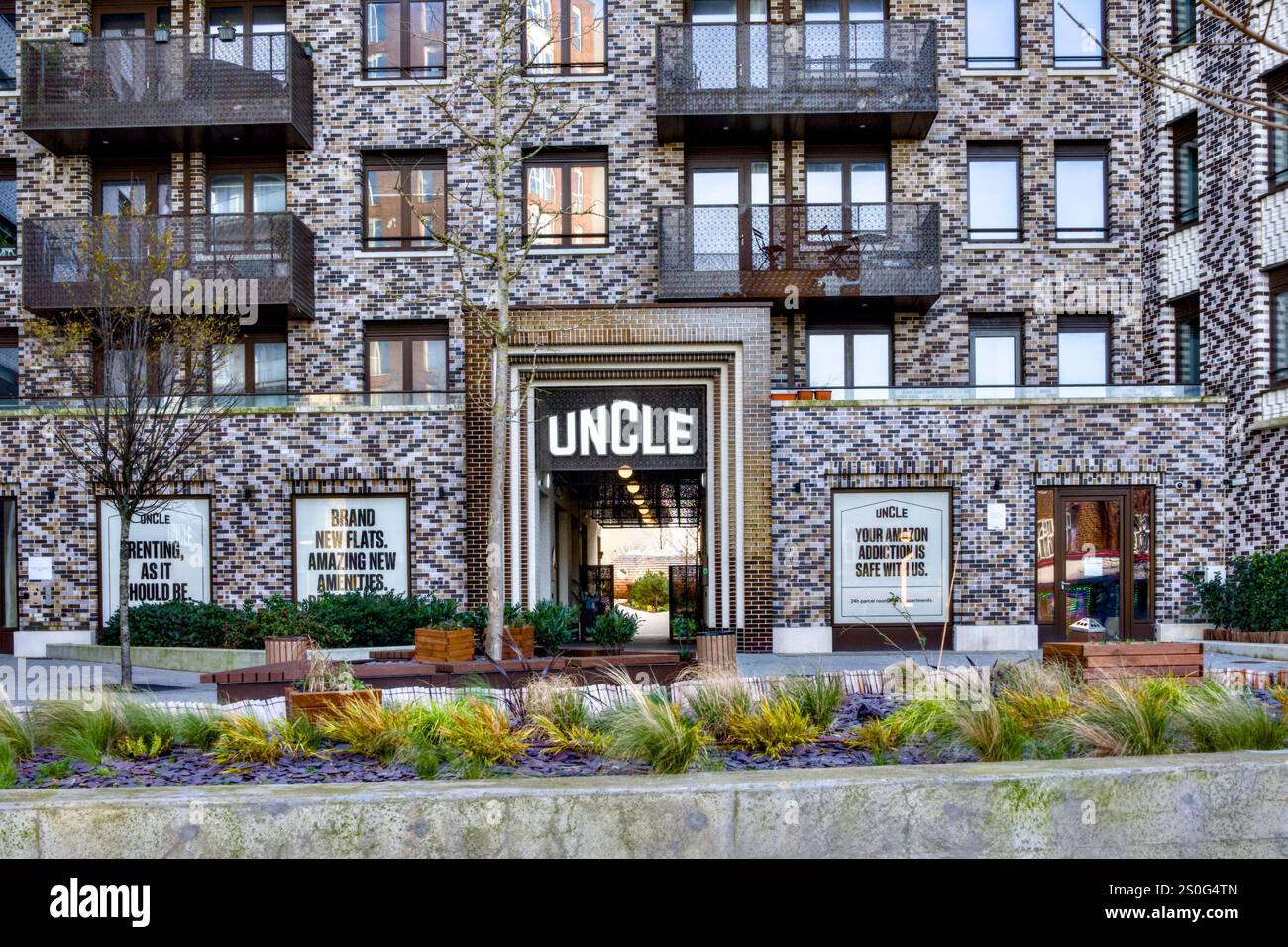 Uncle Apartments Residential Towers, Wembley Central, Borough of Brent, Londra, Inghilterra, REGNO UNITO Foto Stock