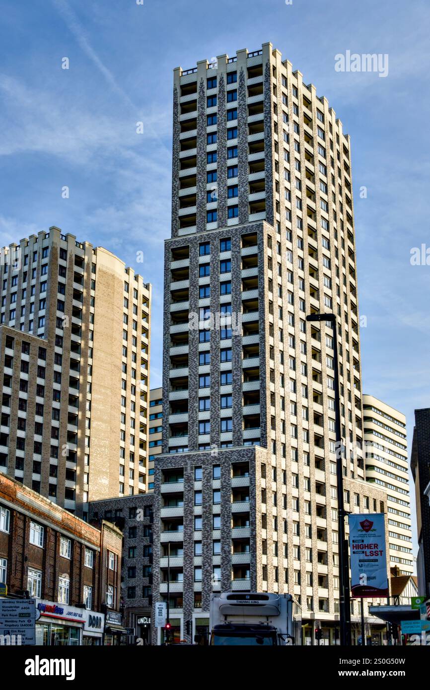 Uncle Apartments Residential Towers, Wembley Central, Borough of Brent, Londra, Inghilterra, REGNO UNITO Foto Stock