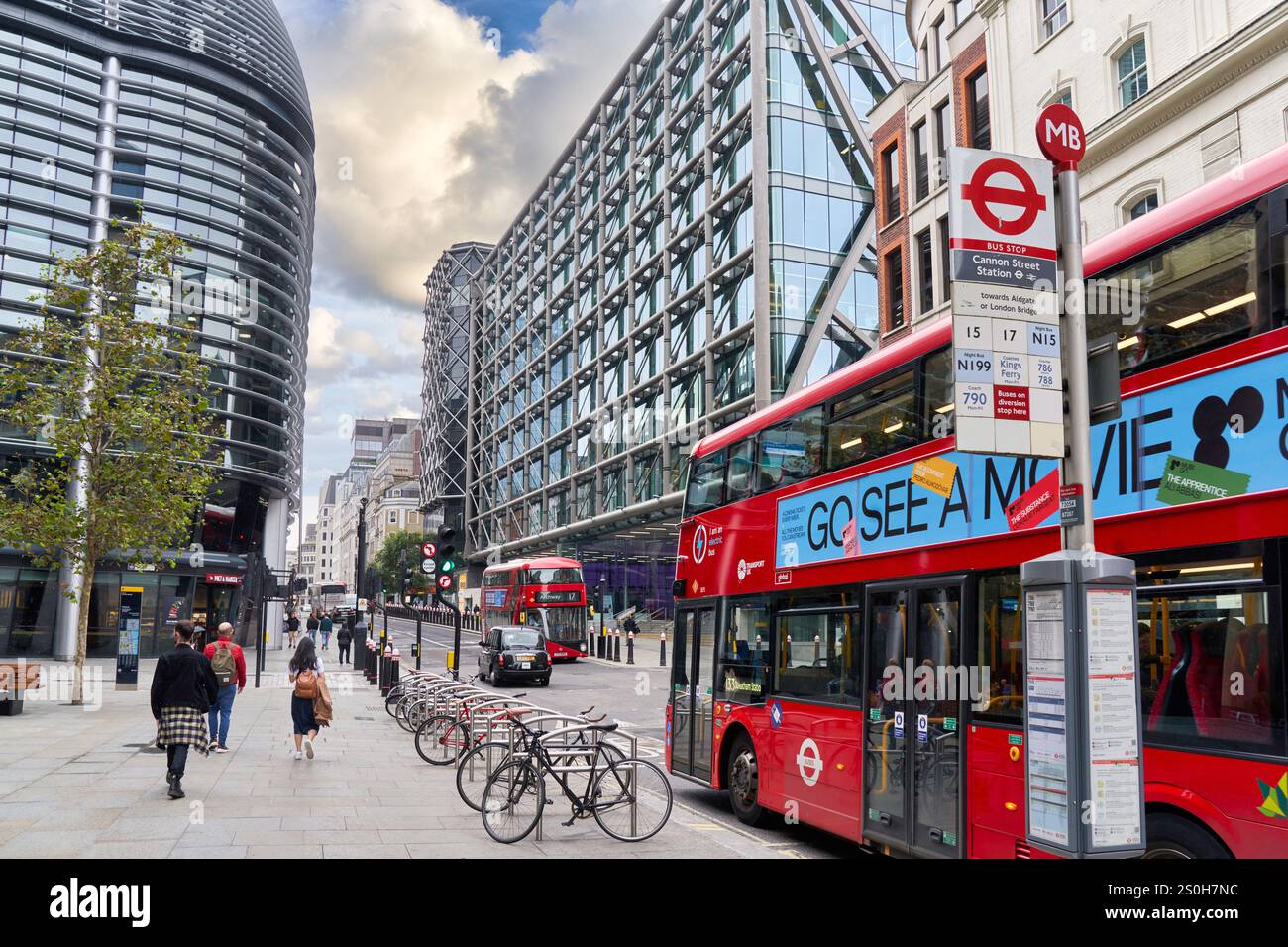 Canon St, Buildings of the Financial District, Londra, Inghilterra, Regno Unito Foto Stock