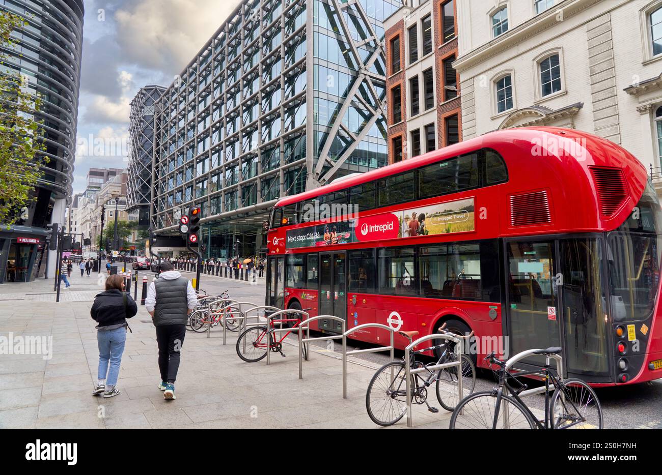 Canon St, Buildings of the Financial District, Londra, Inghilterra, Regno Unito Foto Stock