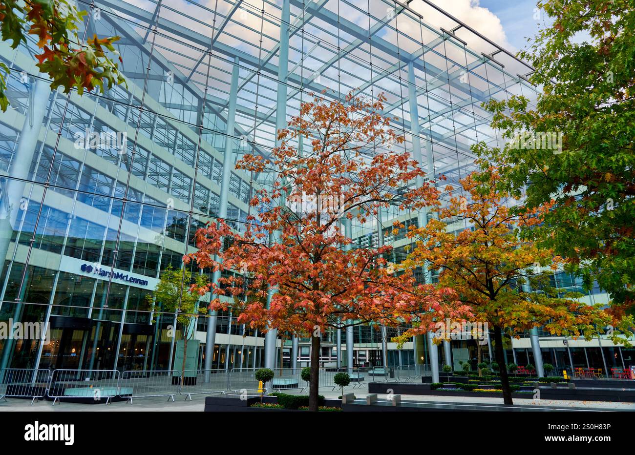 Tower Place, Lower Thames St, edifici del quartiere finanziario, Londra, Inghilterra, Regno Unito Foto Stock