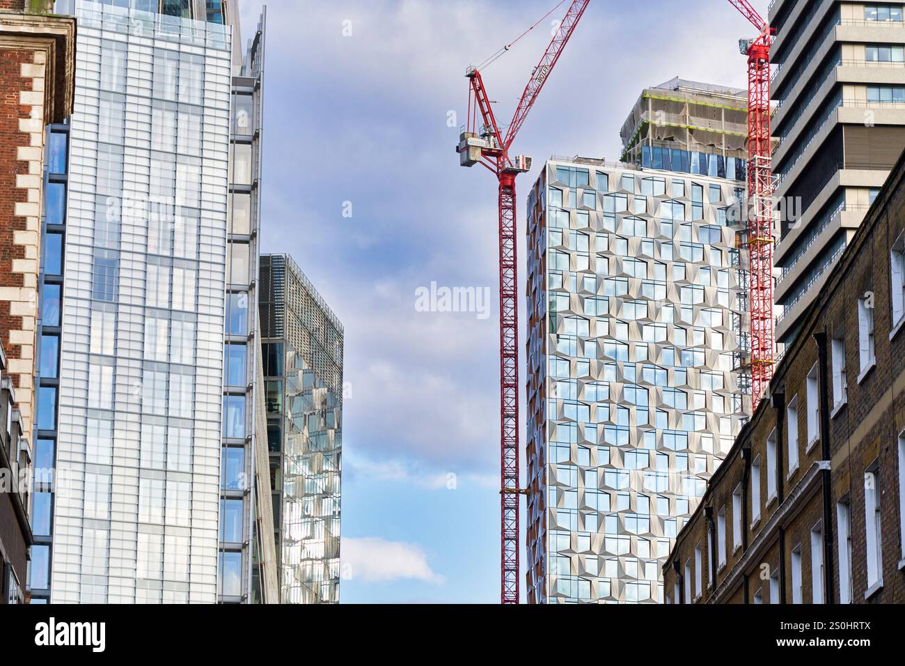 Costruzione, edifici del distretto finanziario, Londra, Inghilterra, Regno Unito Foto Stock