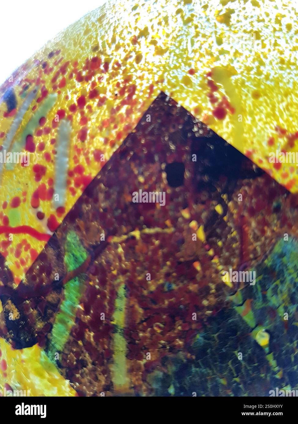 Un primo piano di vetro decorativo che crea uno sfondo astratto. Foto Stock