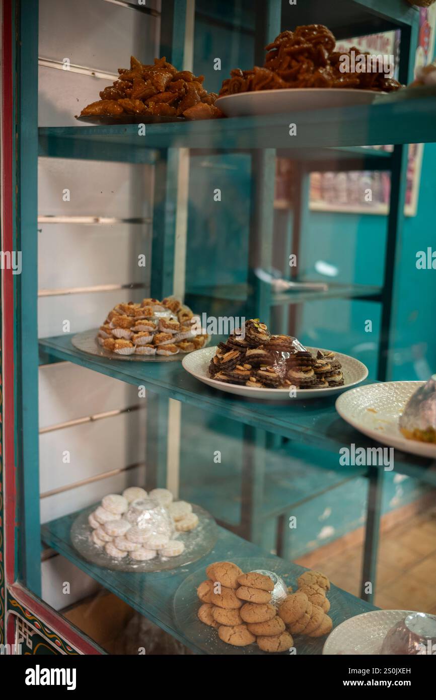 Vita quotidiana nelle strade secondarie di Marrakech, Marocco, Nord Africa Foto Stock