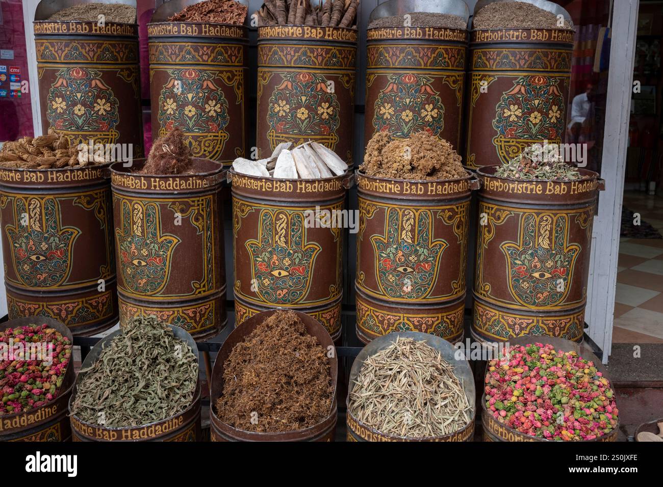 Vita quotidiana nelle strade secondarie di Marrakech, Marocco, Nord Africa Foto Stock