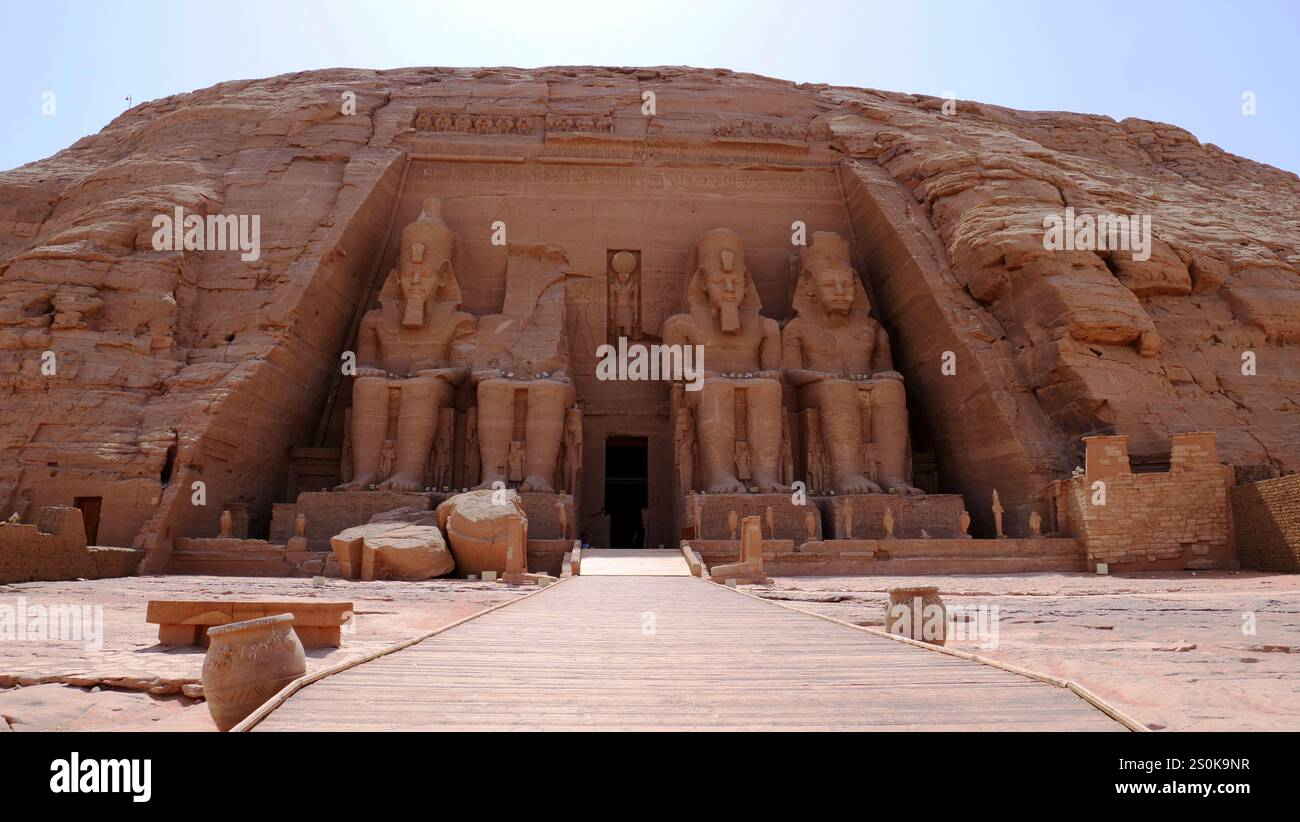 Il grande Tempio Abu Simbel del faraone Ramses II nell'Egitto meridionale Foto Stock