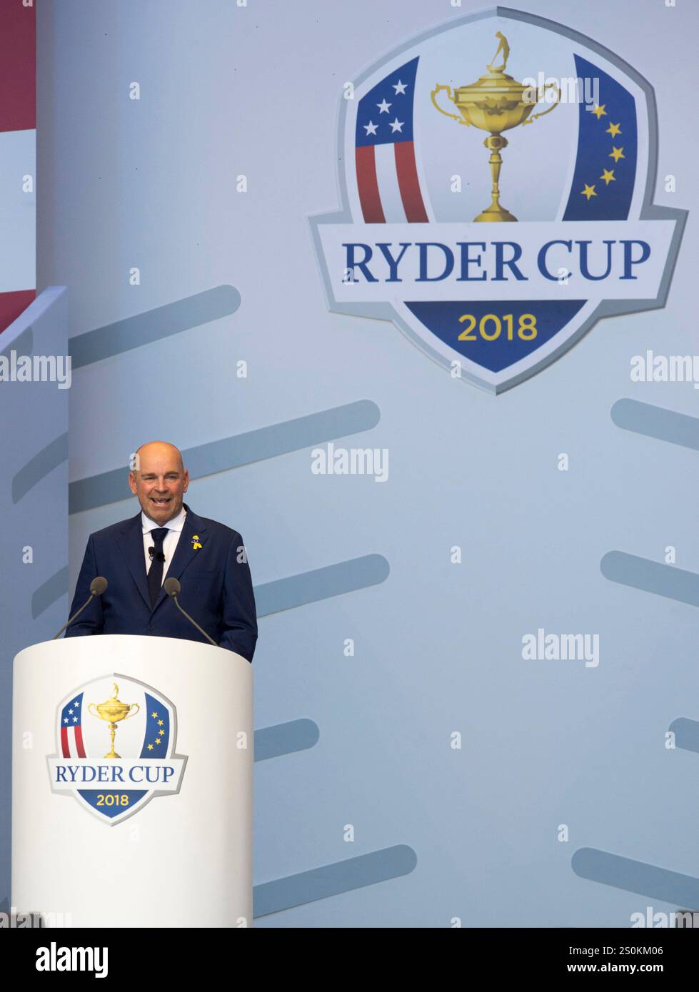 27 settembre 2018; Parigi, fra; il capitano della squadra europea Thomas Bjorn presenta la sua squadra durante la cerimonia di apertura della Ryder Cup 2018 a le Golf National. Foto Stock