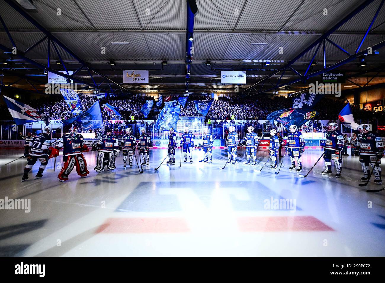 Feature, Symbolfoto, EInlaufshow, GER, Iserlohn Roosters vs. Augsburger Panther, Eishockey, Penny-DEL, 31. Spieltag, Spielzeit 2024/2025, 28.12.2024, foto: Jonas Brockmann/Eibner-Pressefoto Foto Stock