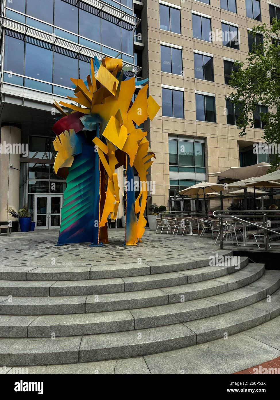 Epoch...scultura astratta costruita dall'artista Albert Paley, Washington, D.C., 9th e G St. NW. Foto Stock
