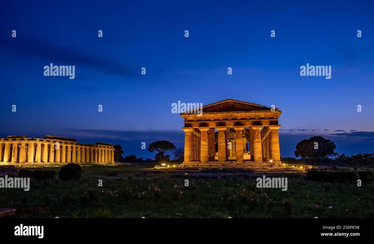 Tempio dorico di Hera da circa 450 BC, precedentemente attribuiti erroneamente come il tempio di Poseidone o Apollo, in Paestum, Italia. Foto Stock