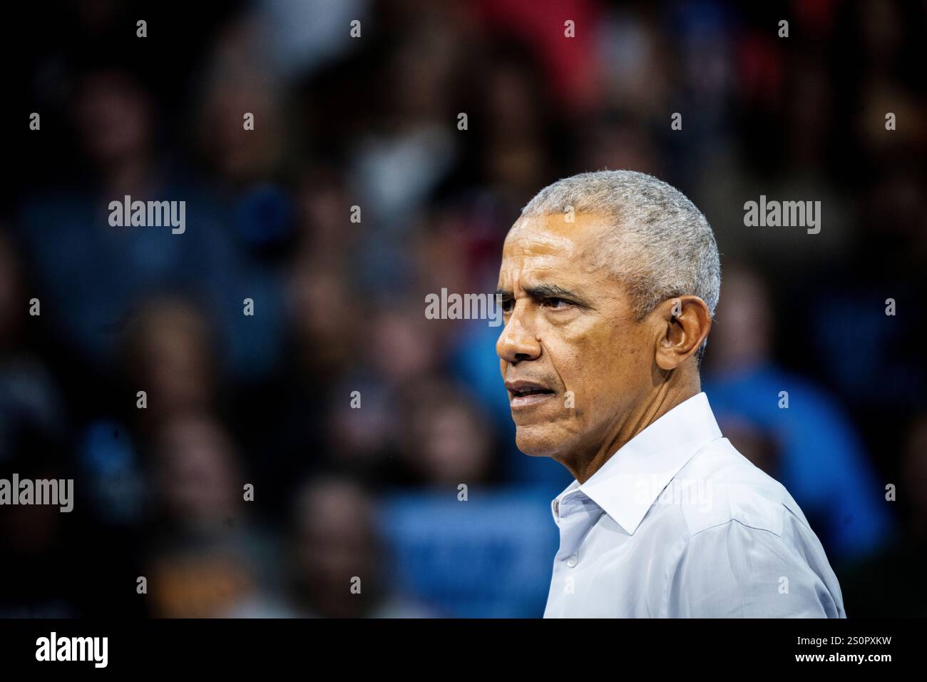 L'ex presidente Barack Obama parla ad una manifestazione durante la campagna presidenziale del 2024. Foto Stock