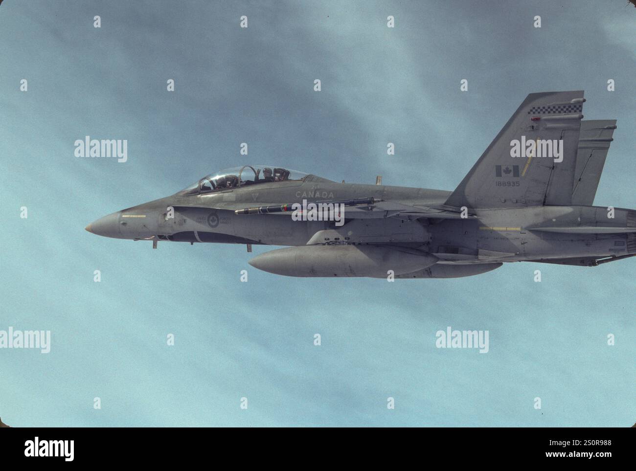 Foto aerea del CF-18 canadese su RTB dopo, addestramento al combattimento aereo diverso (DACT) contro gli F-16 MT ANG, Great Falls IAP, MT. Foto Stock