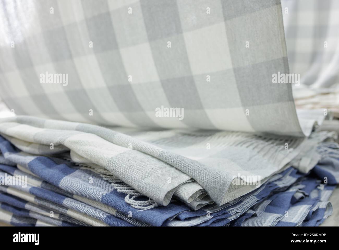 produzione di coperte di lana, tessitrice. Foto Stock