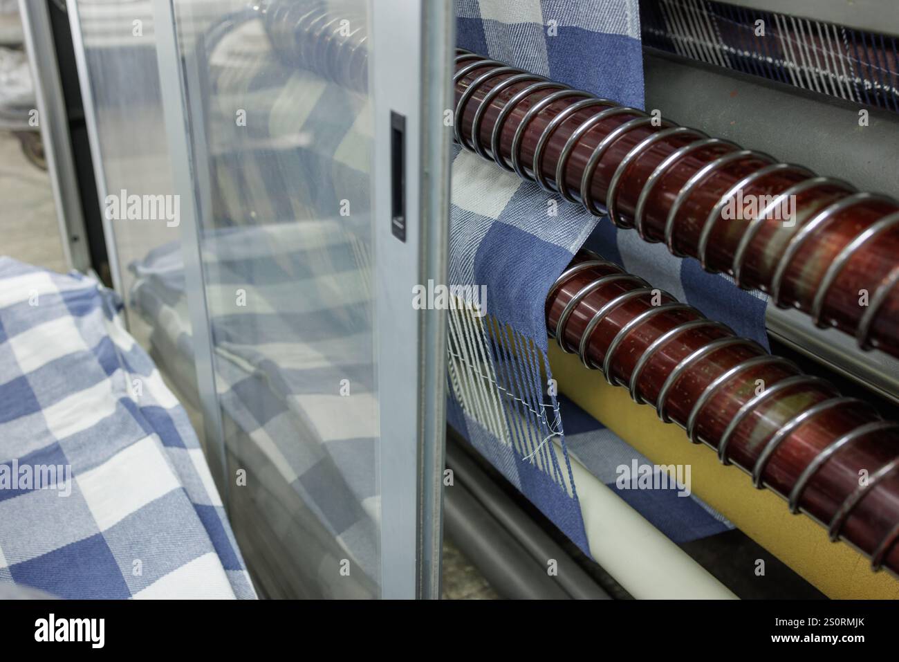 produzione di coperte di lana, tessitrice. Foto Stock