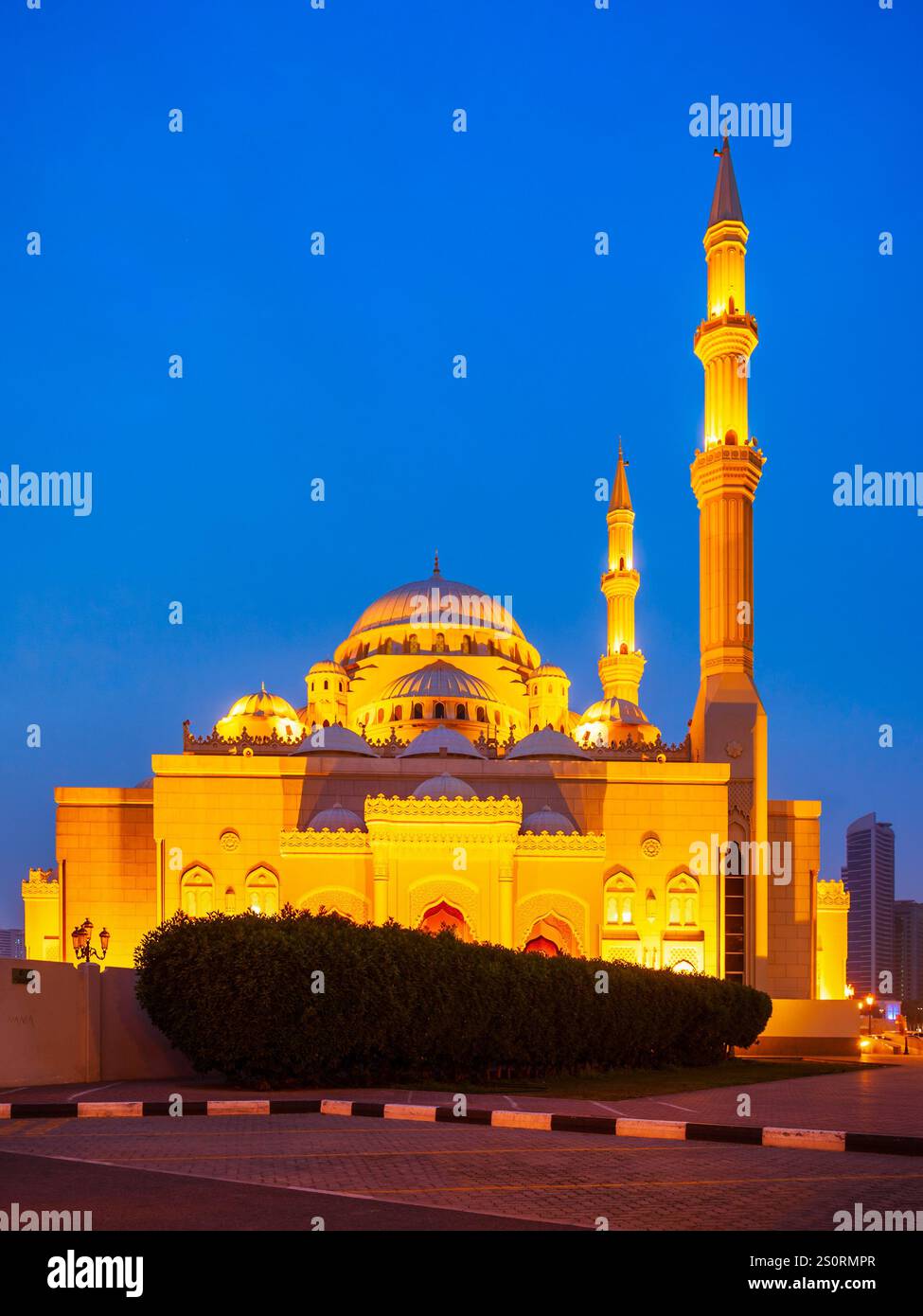 L'Al Noor moschea è una moschea principale situato sulla laguna di Khaled Al Buhaira Corniche nella città di Sharjah Emirati arabi uniti, Foto Stock