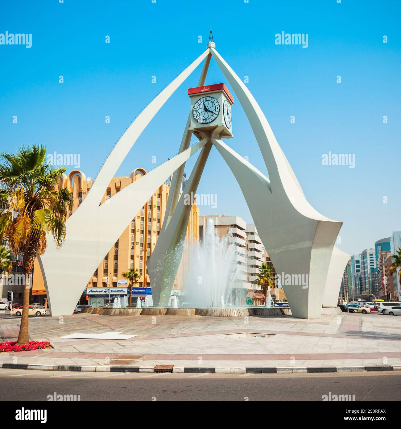 DUBAI, Emirati Arabi Uniti - 24 febbraio 2019: Deira Clock Tower è un punto di riferimento situato in zona Deira di Dubai negli Emirati arabi uniti Foto Stock