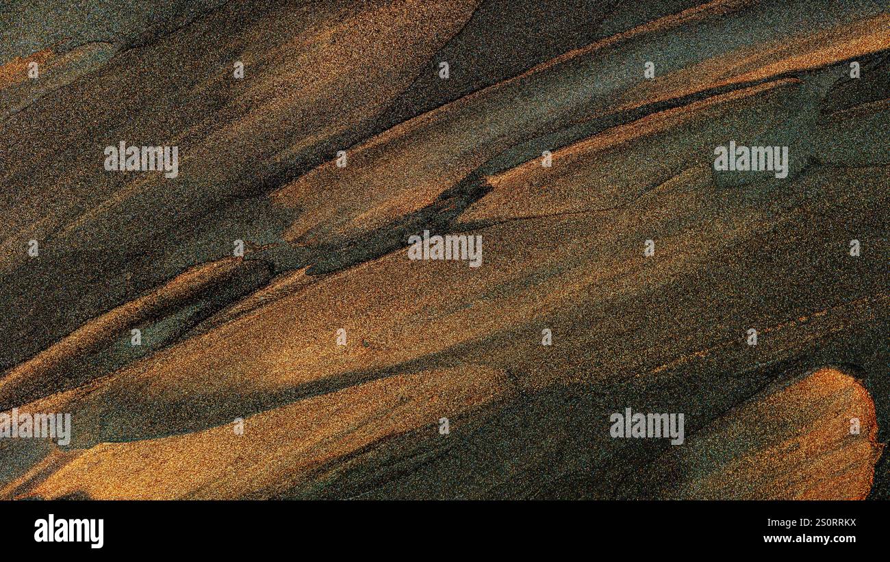 Vivace trama astratta di pennellate dorate su sfondo verde con vernici scintillanti Foto Stock