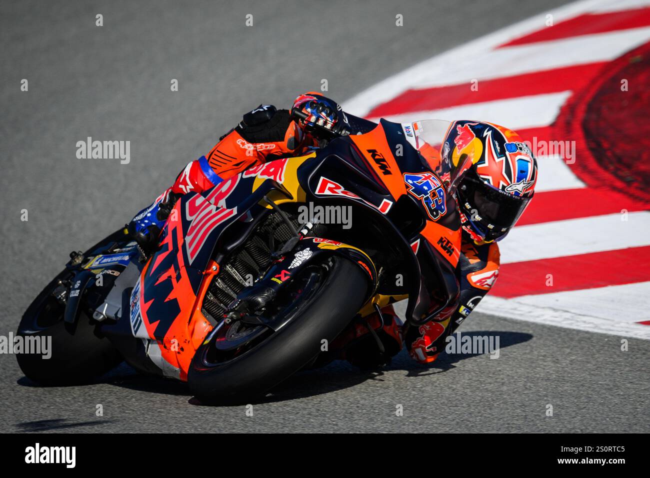 Il pilota australiano del team Red Bull KTM Jack Miller durante il Gran Premio di solidarietà di Barcellona Foto Stock