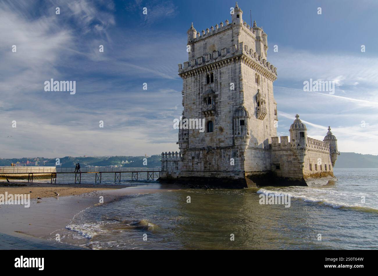 Torre de Belem. Archi in stile Rennaissance. Costruito nel XVI secolo per difendere la foce del fiume Tago. Belem, Lisbona, Portogallo Foto Stock