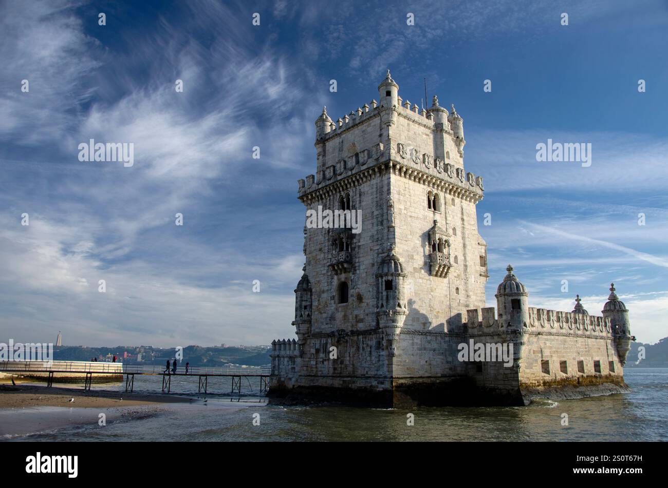 Torre de Belem. Archi in stile Rennaissance. Costruito nel XVI secolo per difendere la foce del fiume Tago. Belem, Lisbona, Portogallo Foto Stock