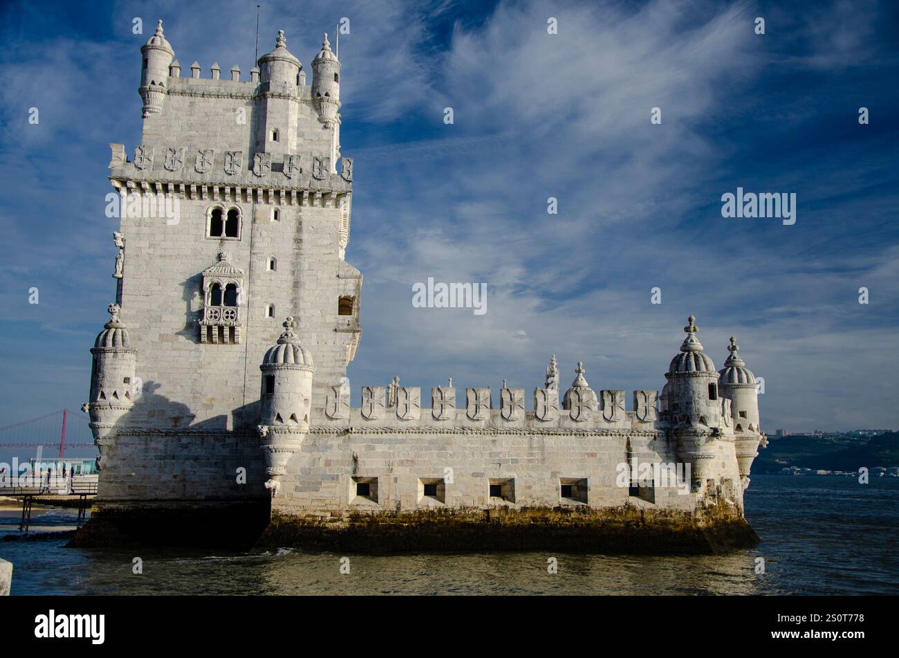 Torre de Belem. Archi in stile Rennaissance. Costruito nel XVI secolo per difendere la foce del fiume Tago. Belem, Lisbona, Portogallo Foto Stock