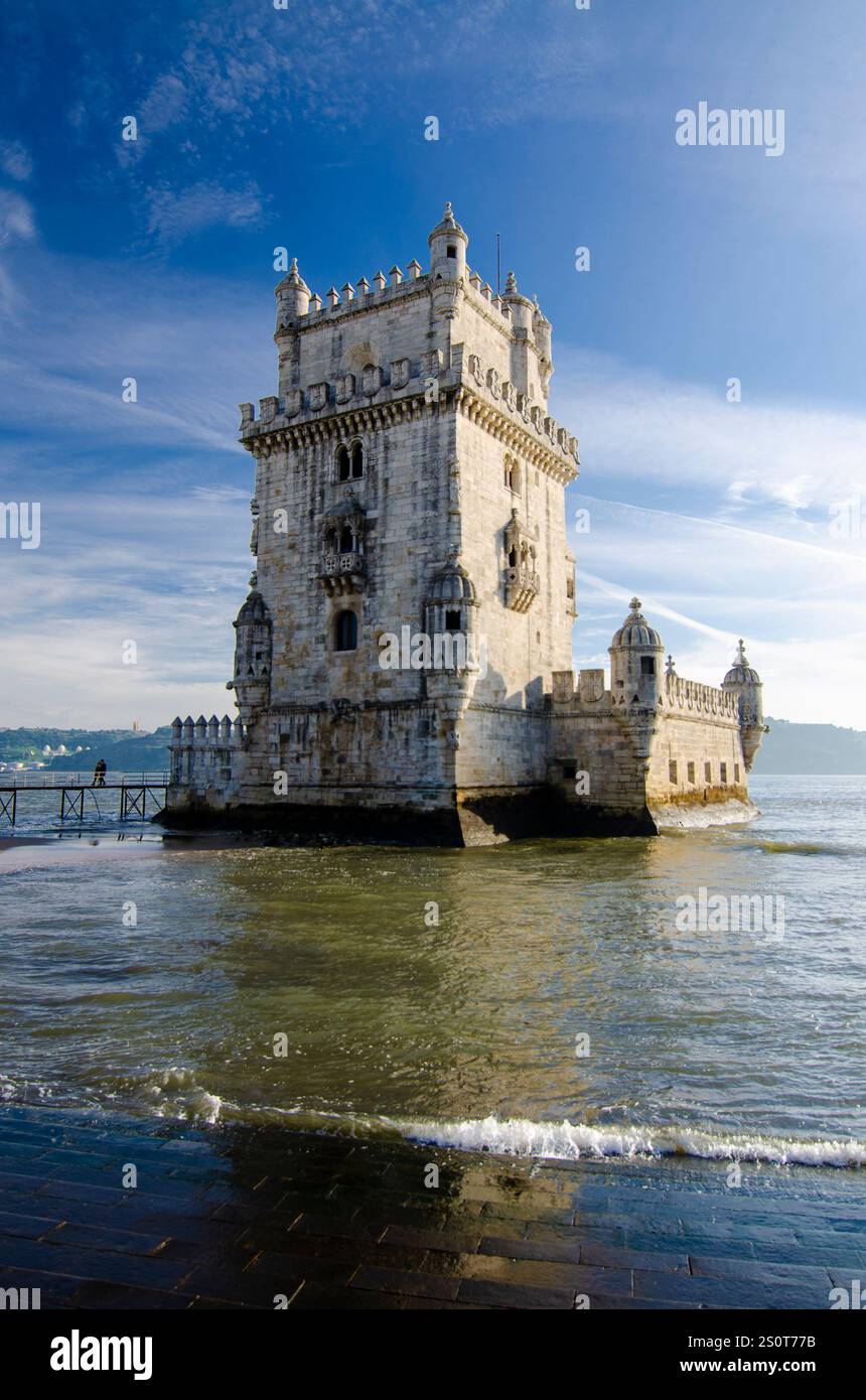 Torre de Belem. Archi in stile Rennaissance. Costruito nel XVI secolo per difendere la foce del fiume Tago. Belem, Lisbona, Portogallo Foto Stock