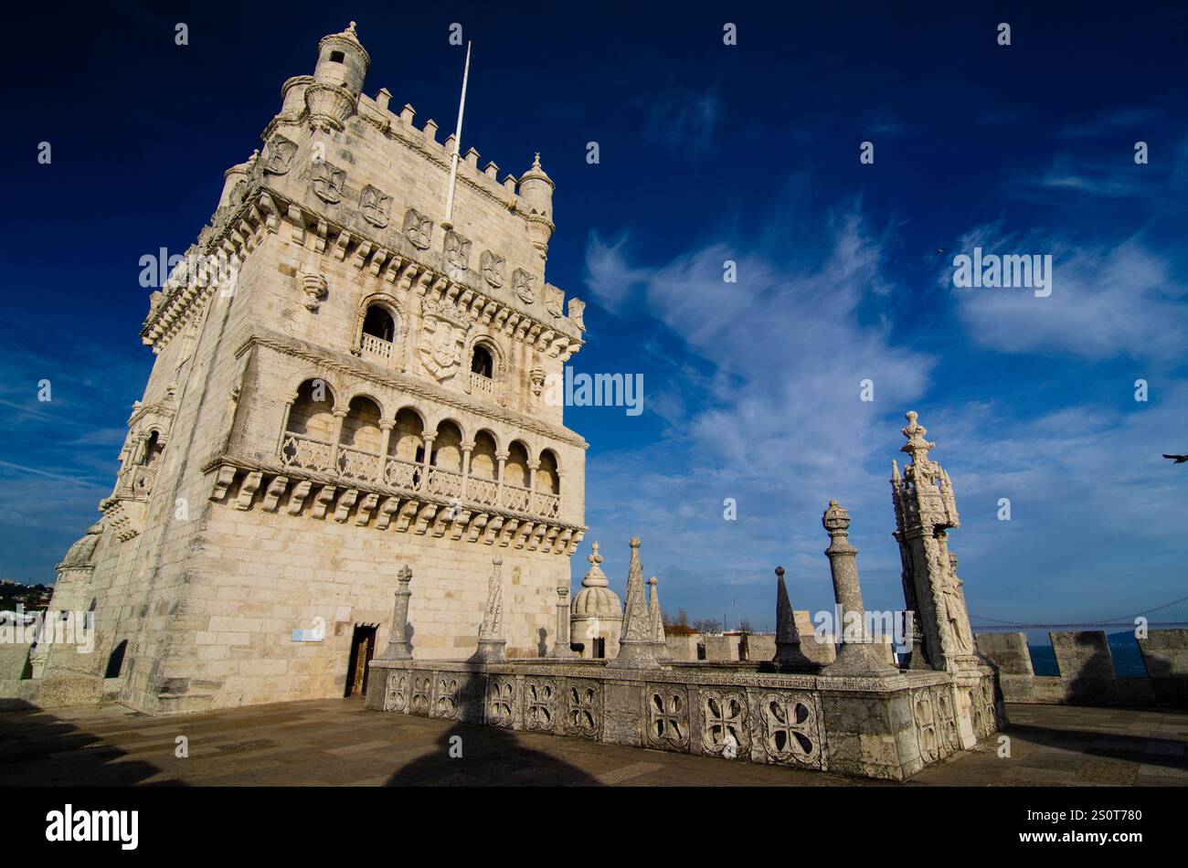 Torre de Belem. Archi in stile Rennaissance. Costruito nel XVI secolo per difendere la foce del fiume Tago. Belem, Lisbona, Portogallo Foto Stock