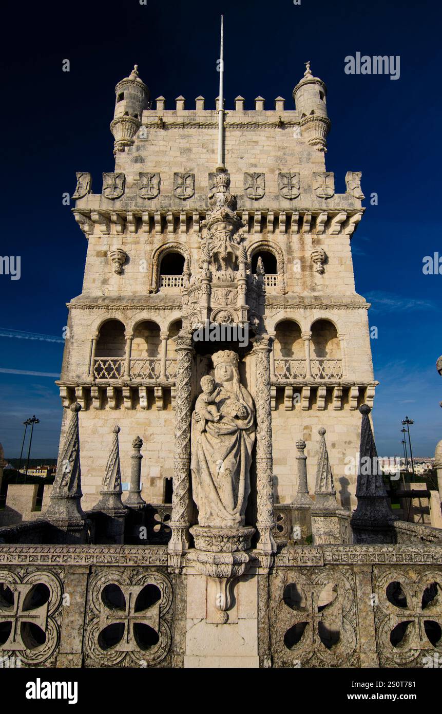 Torre de Belem. Archi in stile Rennaissance. Costruito nel XVI secolo per difendere la foce del fiume Tago. Belem, Lisbona, Portogallo Foto Stock