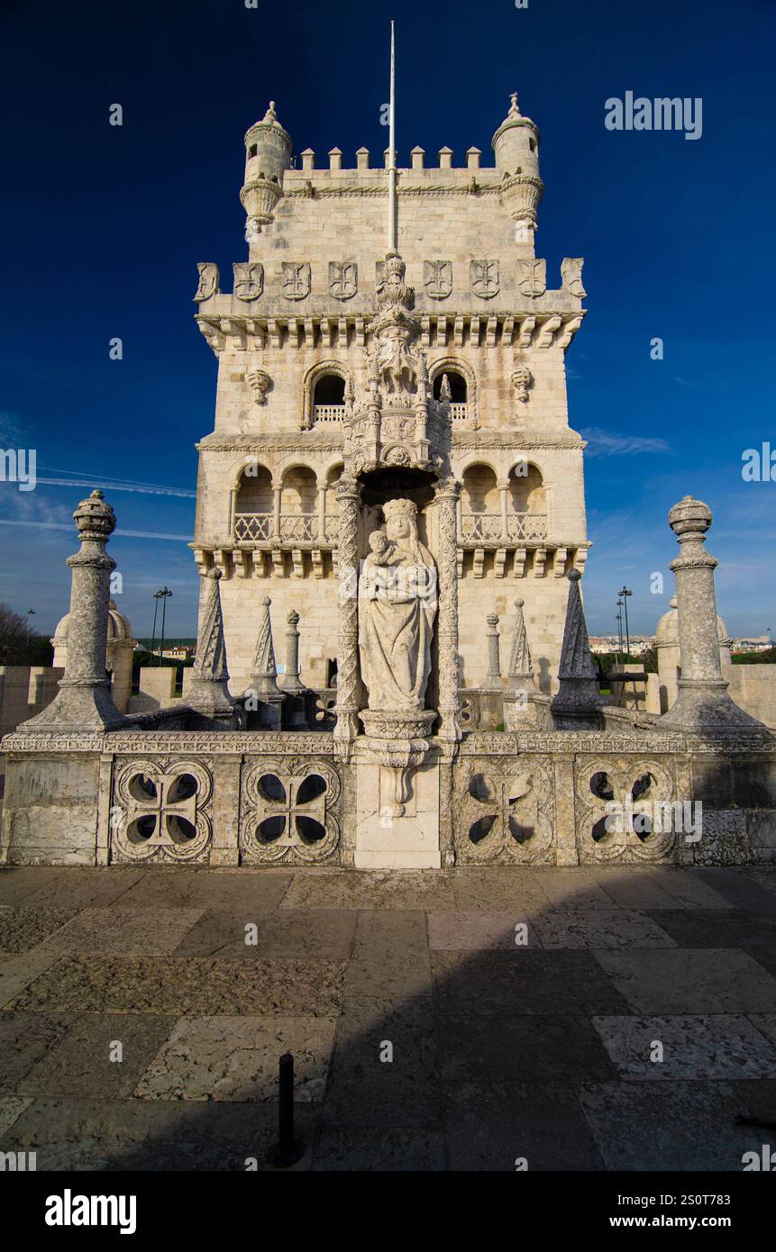 Torre de Belem. Archi in stile Rennaissance. Costruito nel XVI secolo per difendere la foce del fiume Tago. Belem, Lisbona, Portogallo Foto Stock