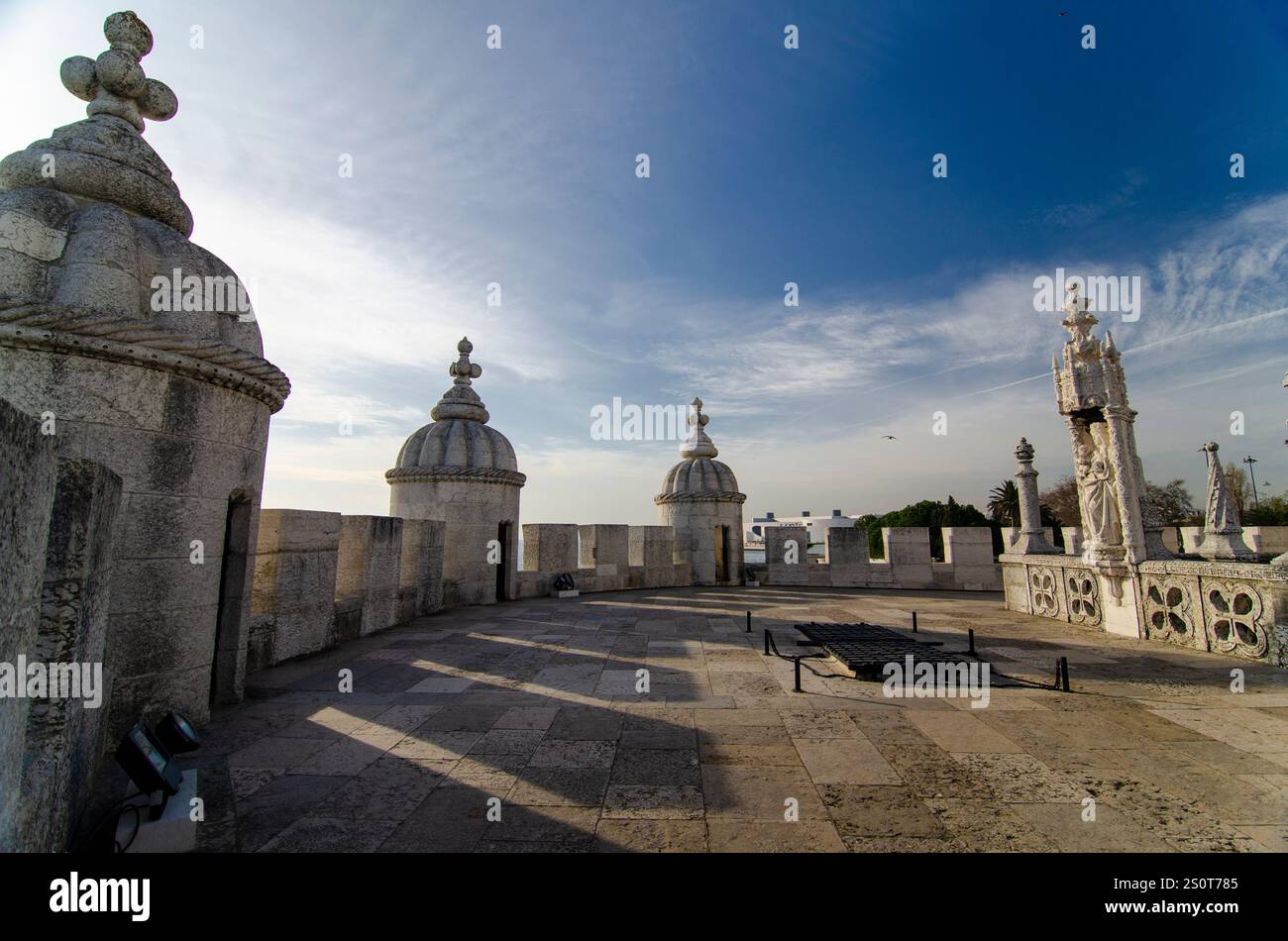 Torre de Belem. Archi in stile Rennaissance. Costruito nel XVI secolo per difendere la foce del fiume Tago. Belem, Lisbona, Portogallo Foto Stock
